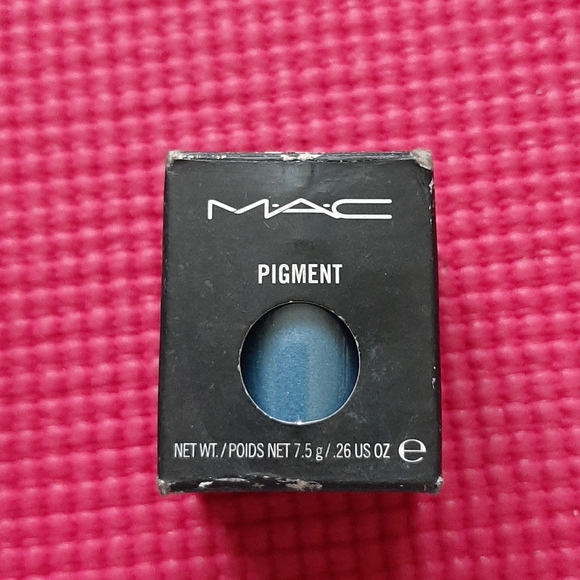 MAC bell bottom blue eye shadow pigment. - Picture 2 of 5